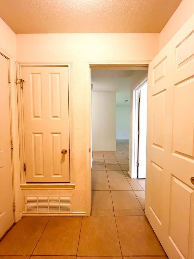 Building Photo - Available NOW!!!! Open floor plan features living room with fireplace, dining area, and large kit...