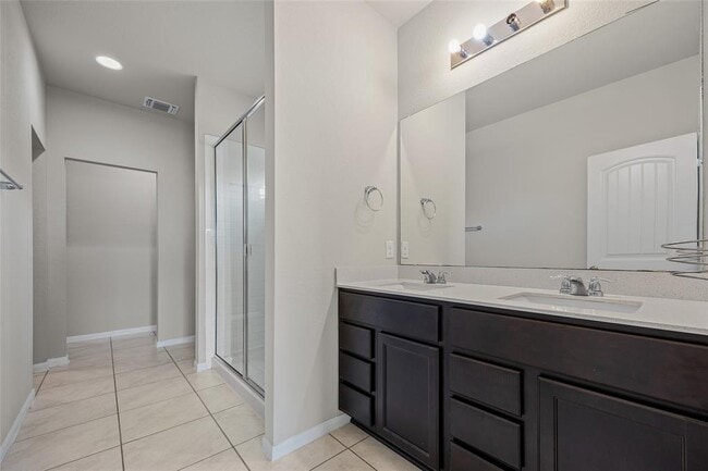Building Photo - 3103 Crystal Bend Dr