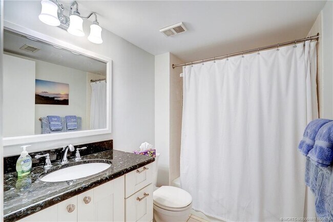 Building Photo - 10 NE Plantation Rd