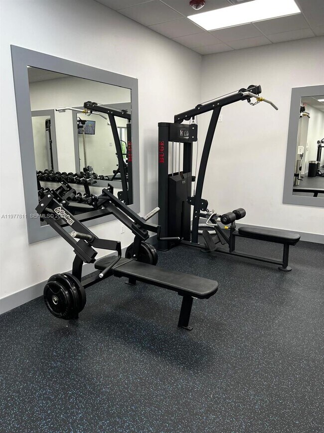 Building Photo - 17021 N Bay Rd