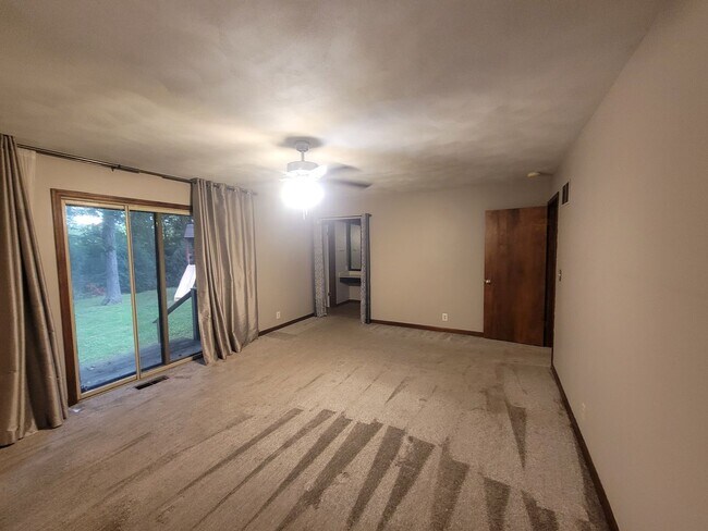 Building Photo - 6229 N Post Oak Rd