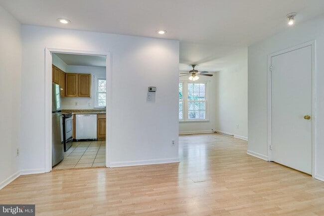 Building Photo - 9911 Whitewater Dr