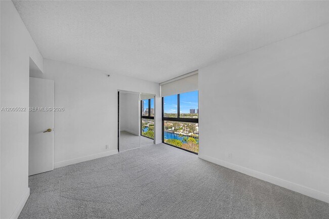 Building Photo - 3610 Yacht Club Dr