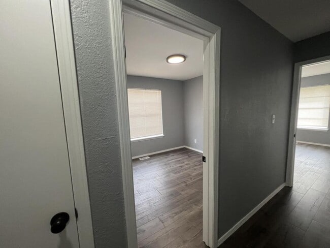 Building Photo - 14106 E 19th Pl S