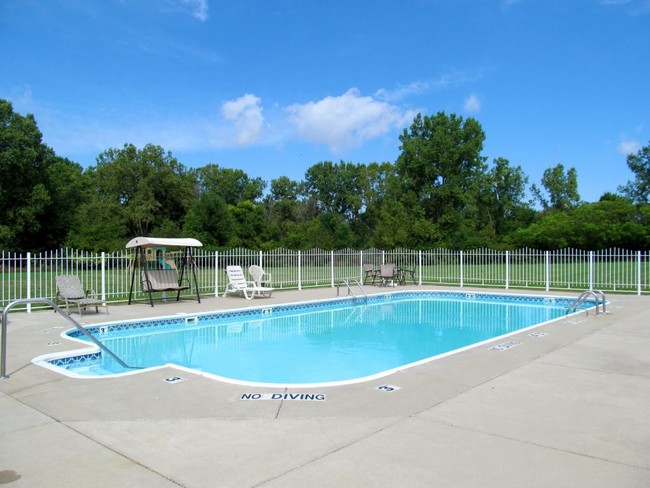 Swimming Pool - Townhomes Of Edgemont Park