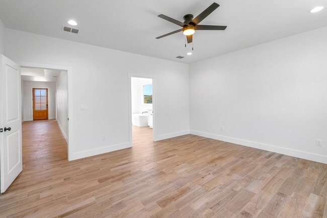 Building Photo - 130 Homer Dr W