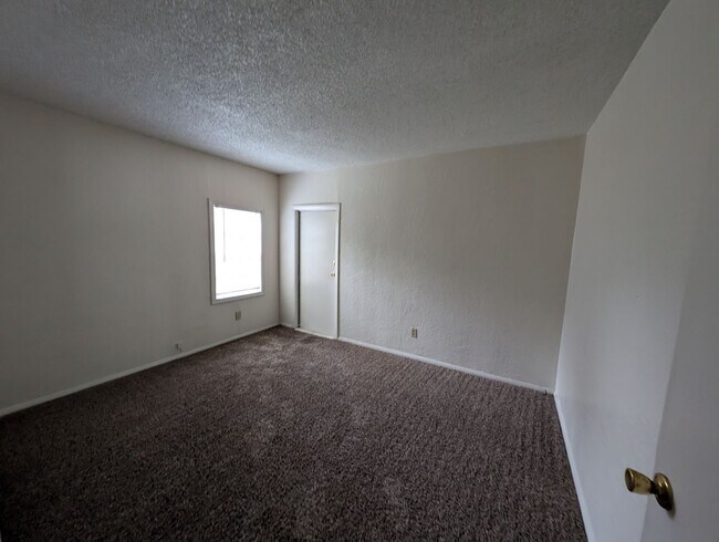 Building Photo - 2 bedroom one bath House in Shasta Lake
