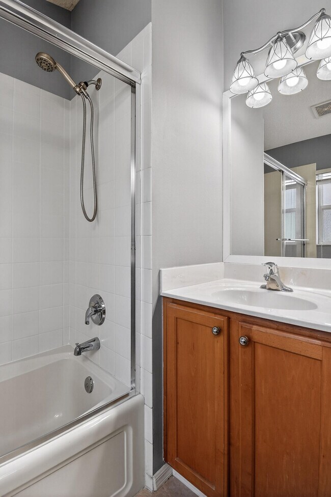 Building Photo - 475 SW Talquin Ln