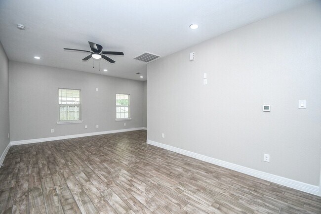 Building Photo - 1405 Richard Ave