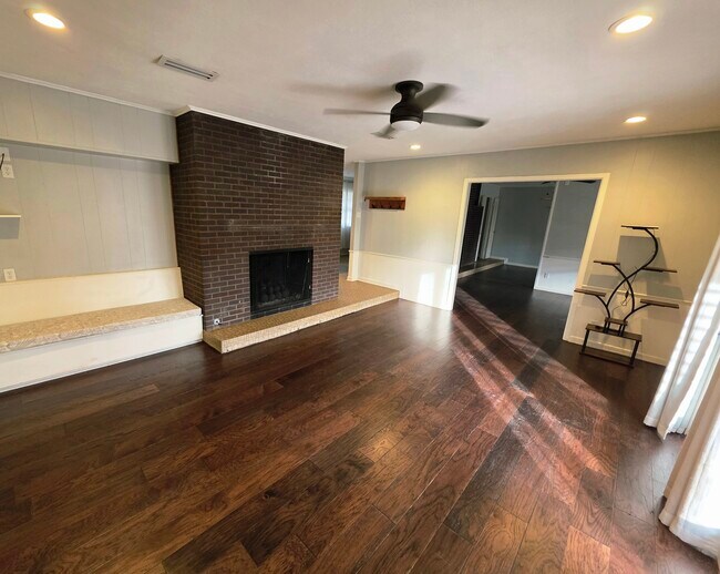 Building Photo - 534 Beechwood Dr