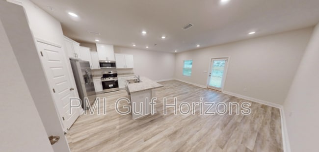 Building Photo - 710-E Giese Ln