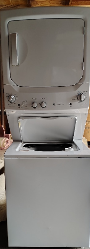 Building Photo - 664 E 12th St