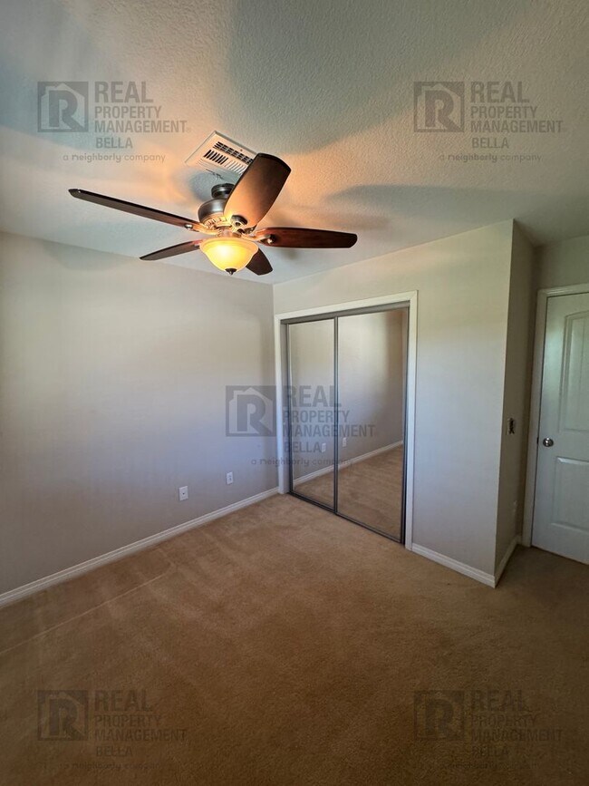 Building Photo - Spacious 4-Bedroom Menifee Home with Downs...