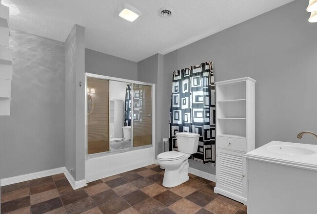 Building Photo - Great one bedroom - Located in Rock Island