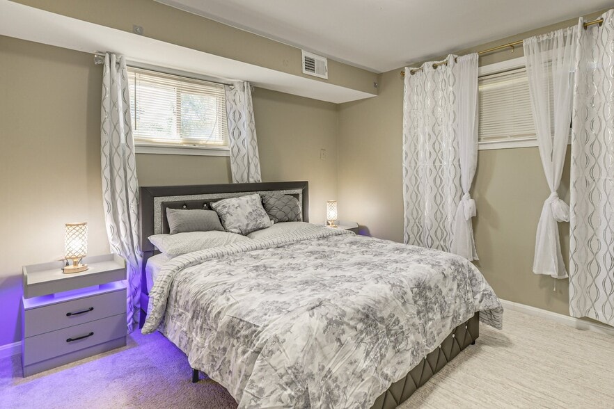 Building Photo - 5929 Camberly Ave