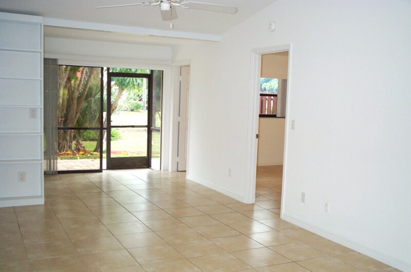 Building Photo - 2009 Pine Isle Ln
