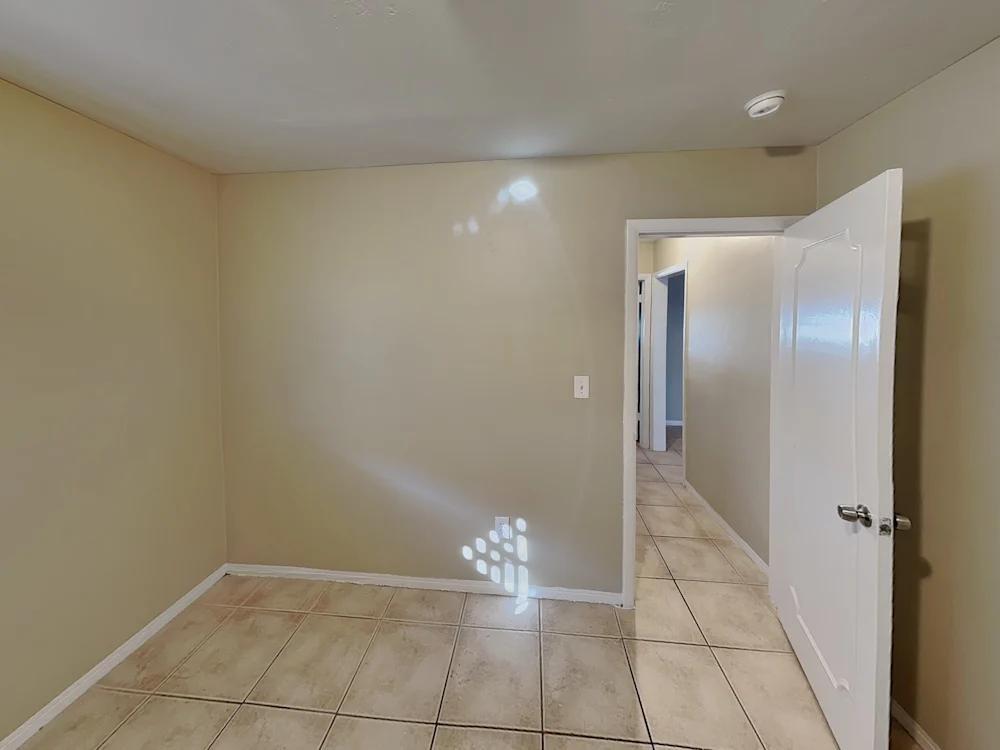 Building Photo - 3300 N 46th Ave