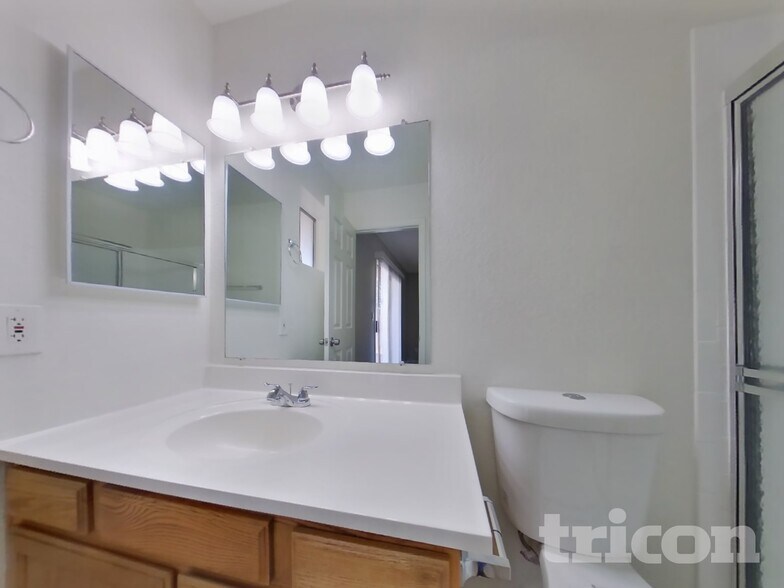 Building Photo - 7310 E Dewan Cir