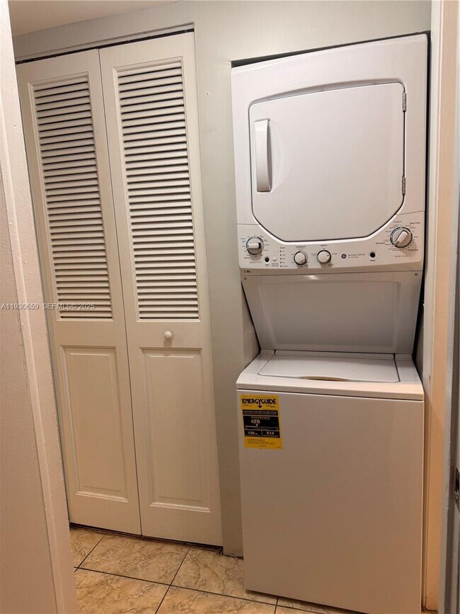 Building Photo - 7750 W McNab Rd