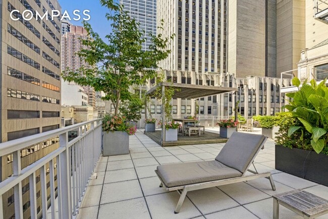 Building Photo - 59 John St