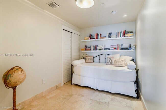 Building Photo - 781 Crandon Blvd