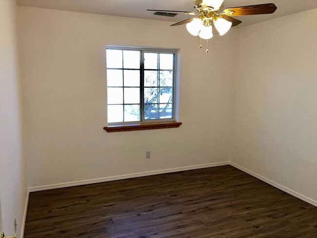 Building Photo - Great Home 3 Bedroom Home in Beautiful Nei...