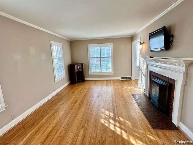 Building Photo - 4302 Sheridan Dr