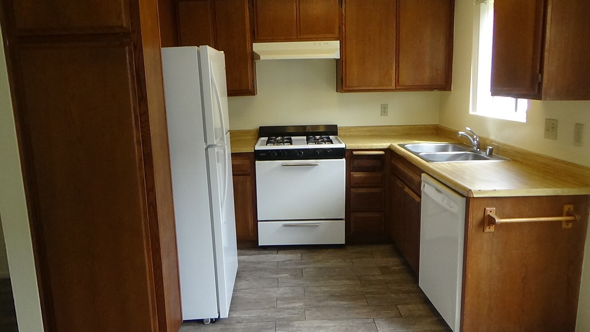 Kitchen - 712 Summerwood Ln