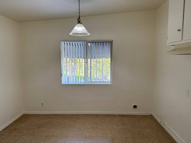 Building Photo - 5154 Santa Ana St