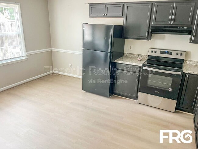 Building Photo - 2700 Thackery Rd