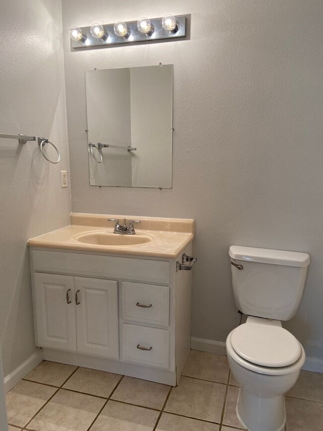 Building Photo - Single-Family Home in Branson