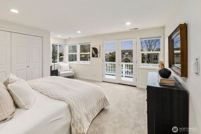 Building Photo - Exceptional Magnolia Home - Rare opportunity to live in Seattles Premier  Neighborhood