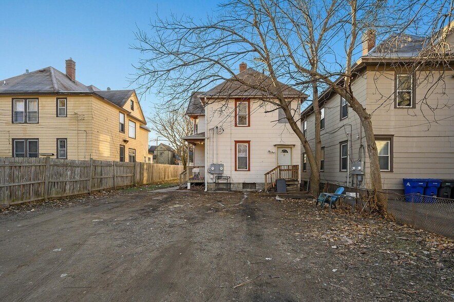 Building Photo - 585 Case Ave