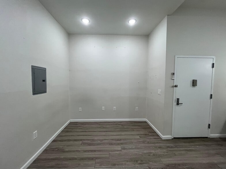 Building Photo - 125 Saint Pauls Ave