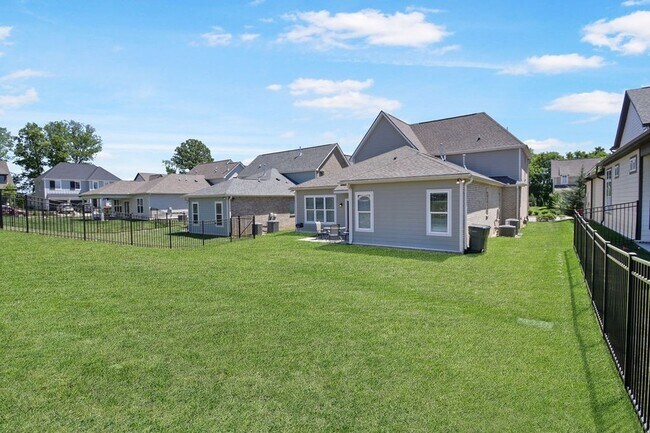 Building Photo - 917 Plowson Rd