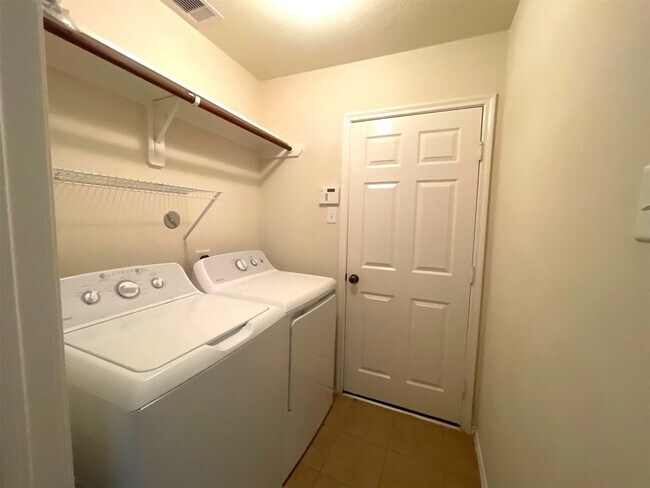 Building Photo - 20130 Breezy Oak Ct