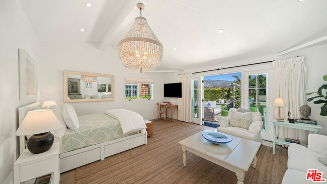 Building Photo - 6540 Dume Dr