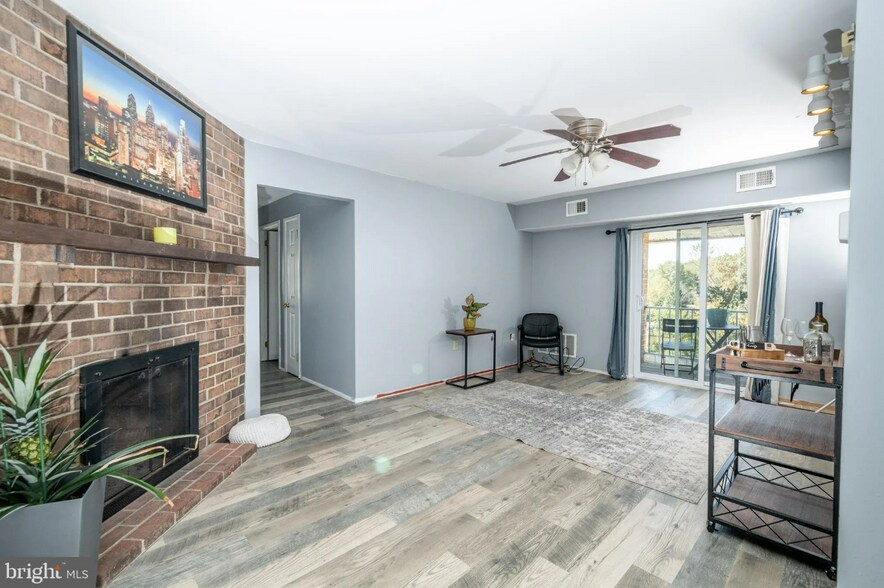 Building Photo - 1821 Valley Dr