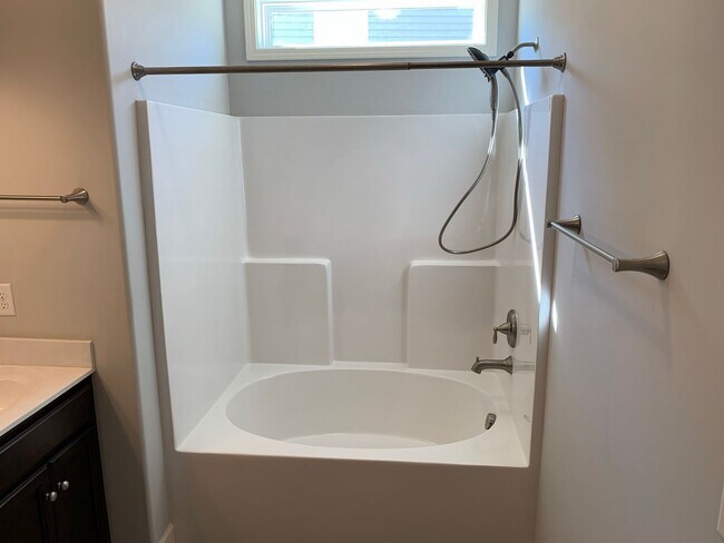 Building Photo - Single Level 3 Bed, 2 Bath Home with 2 Car Garage & Fenced Backyard