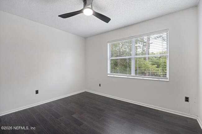 Building Photo - 14352 Crystal Cove Dr S