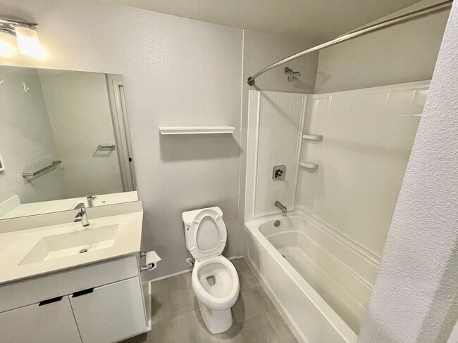 Building Photo - Spacious Studio, PET FRIENDLY in Ho'opili ...
