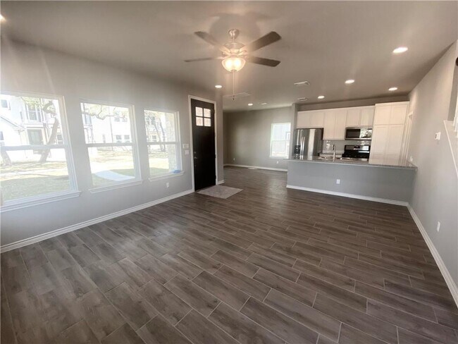 Building Photo - 1301 Low Branch Ln