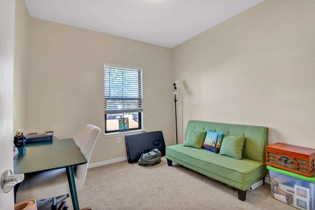 Building Photo - 522 Arthur St