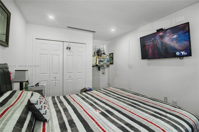 Building Photo - 10135 SW 139th Pl