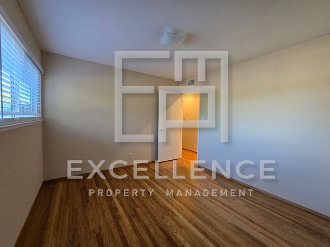 Building Photo - 3087SF 2 Story 5/2.5 House - Community Cabana, Pets Ok, 3 Fireplaces, Beautiful Updated Kitchen