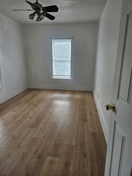 Building Photo - 539 State St