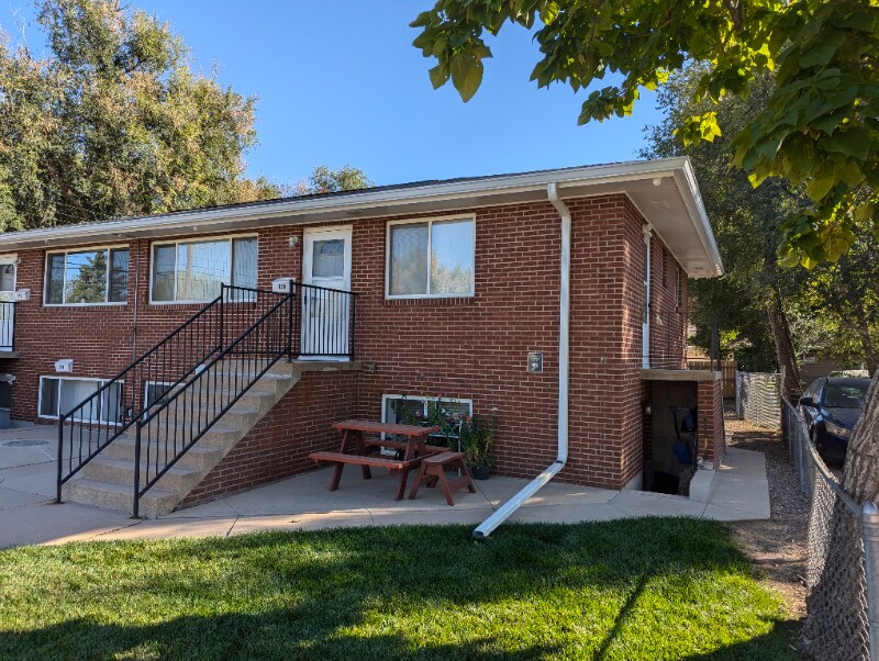 Two upper entrances - 720 21st Street