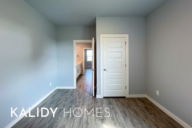 Building Photo - 12624 E Hefner Rd