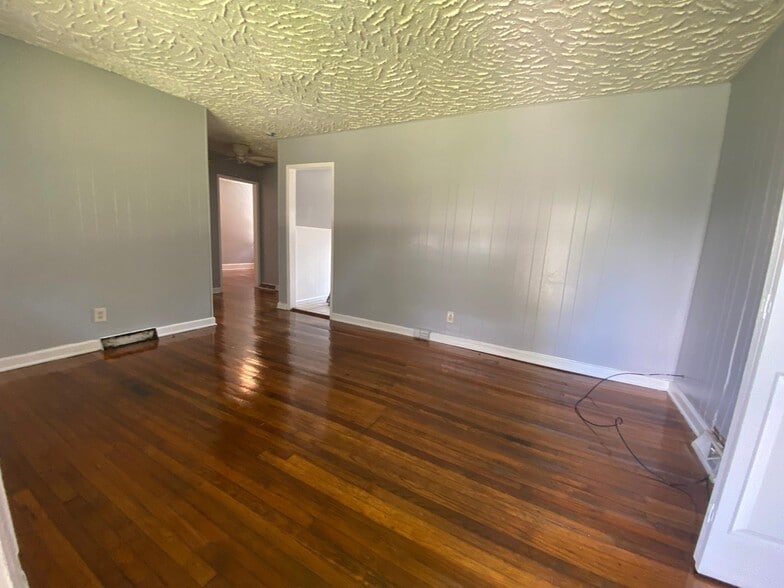 Living room - 3602 Rose Dr