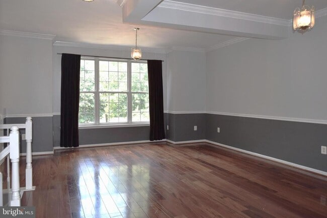 Building Photo - 8819 Blue Royale Ln